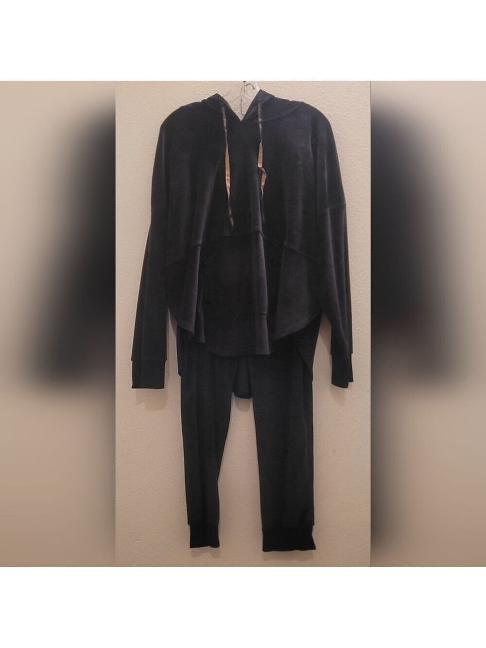 Vince Camuto Black Hoodie and Pants Set Sz XL/1G